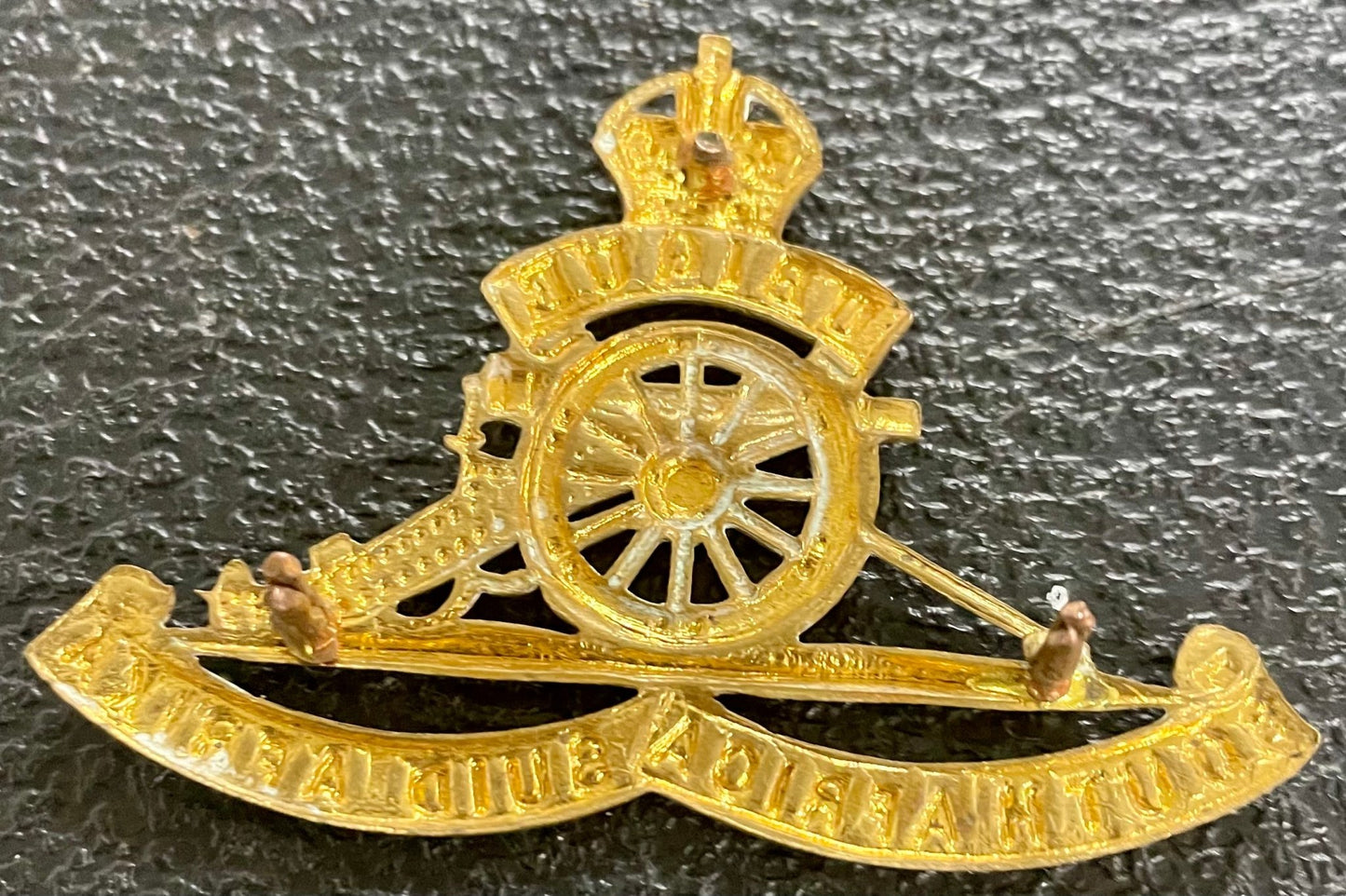 South Africa (UDF) Artillary Corps Cap Badge 1926 - 1959 - Bateleur Militaria