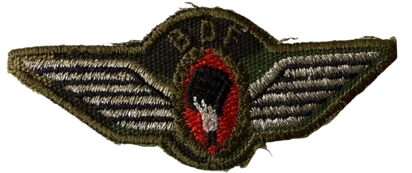 Botswana Defense Force Free Fall Parachute Wings Silver Lurex w Red Center on Green - Bateleur Militaria
