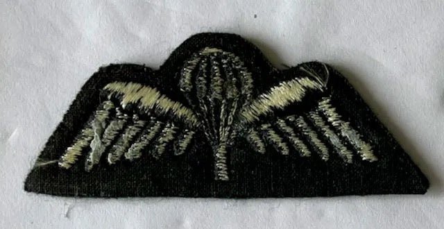British Parachute Wing Black on Green - Bateleur Militaria