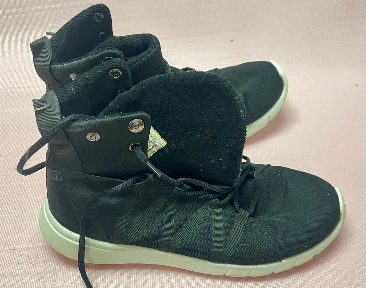 Heyday Footwear High Top Black Sneakers White Soles Size 9 - Bateleur Militaria