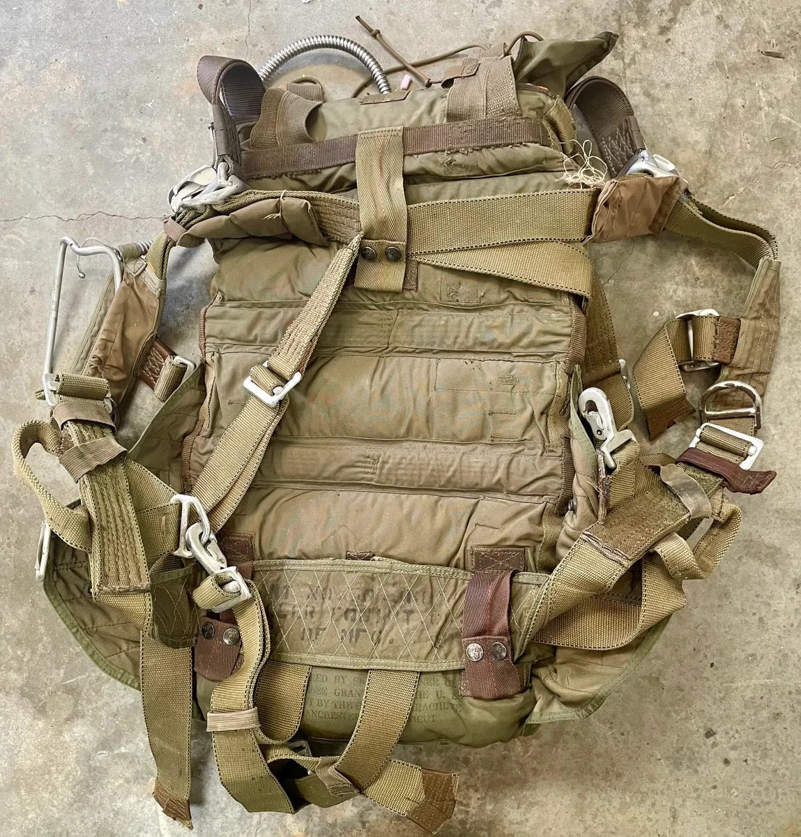 US Military T-10 Personnel Parachute w/ Harness (35' nominal parachute) Packed