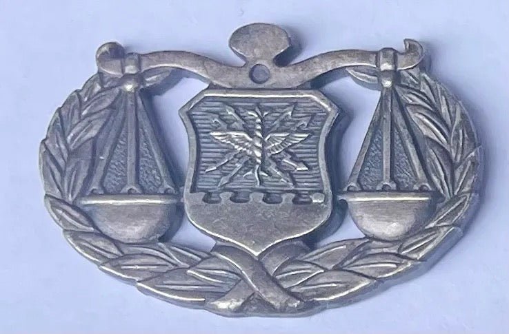 USAF Judge Advocate General Badge Hallmarked G23 - Bateleur Militaria