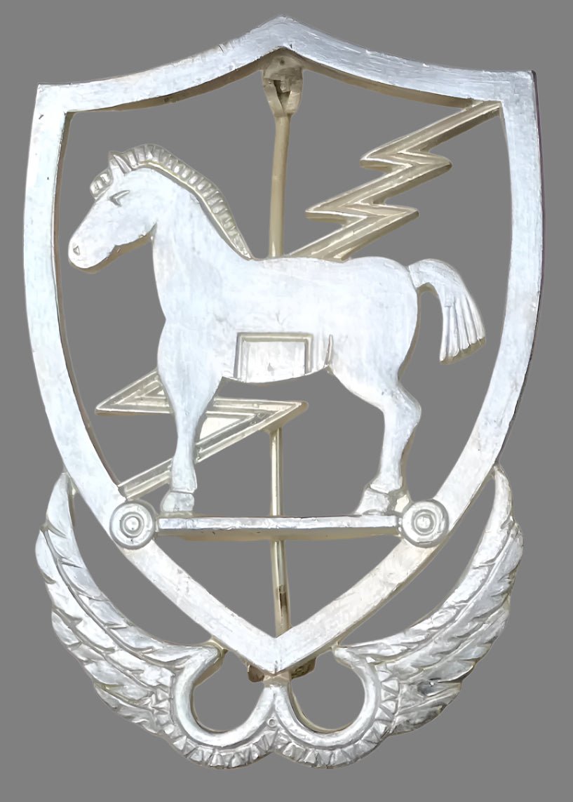 US Army 10th Special Forces Trojan Horse Beret Badge 1950's - Bateleur Militaria