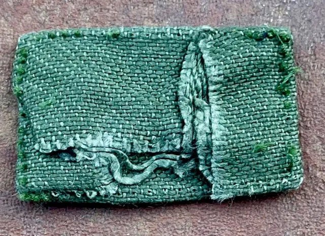 US Army Field Artillery Officer's Collar Insignia OD 1 - Bateleur Militaria
