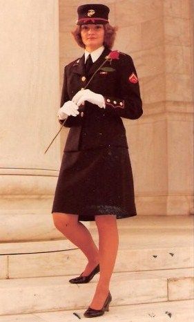 Vintage USMC 1st Issue Woman's Dress Blue Uniform Ascot Shaped Tie 1952 - 1977 - Bateleur Militaria