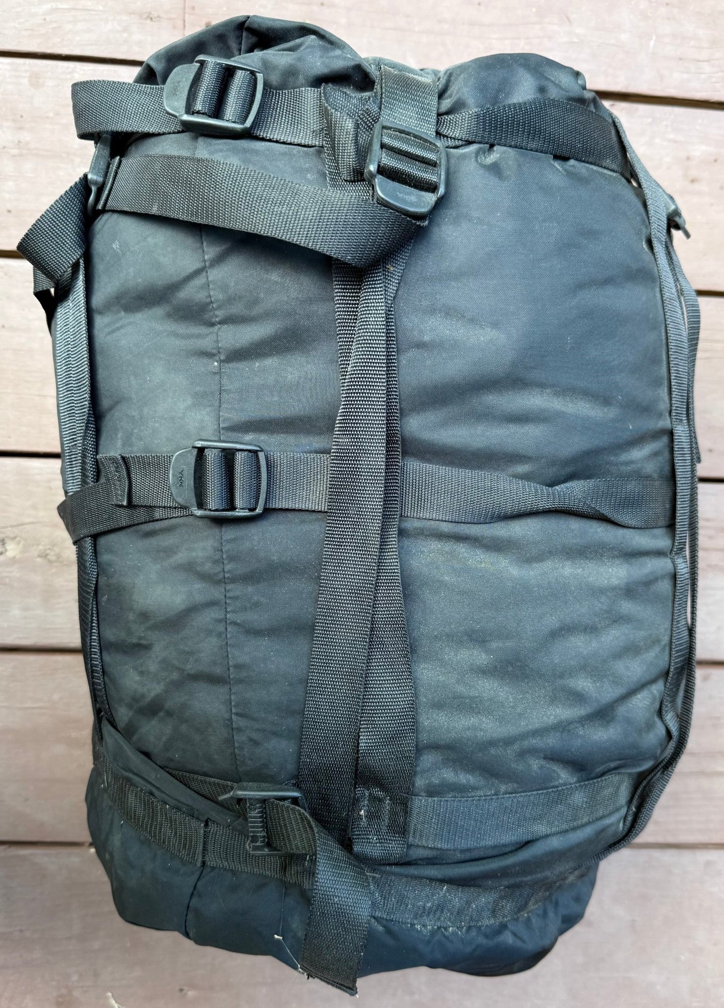 US Army Intermediate Cold Sleeping Bag + Stuff Sack - Bateleur Militaria