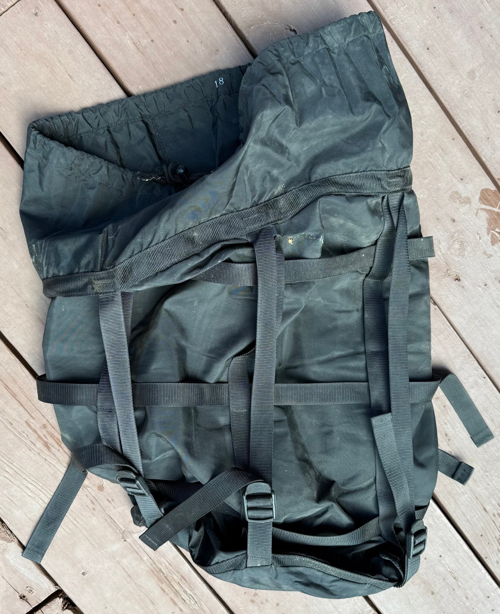 US Army Intermediate Cold Sleeping Bag + Stuff Sack - Bateleur Militaria