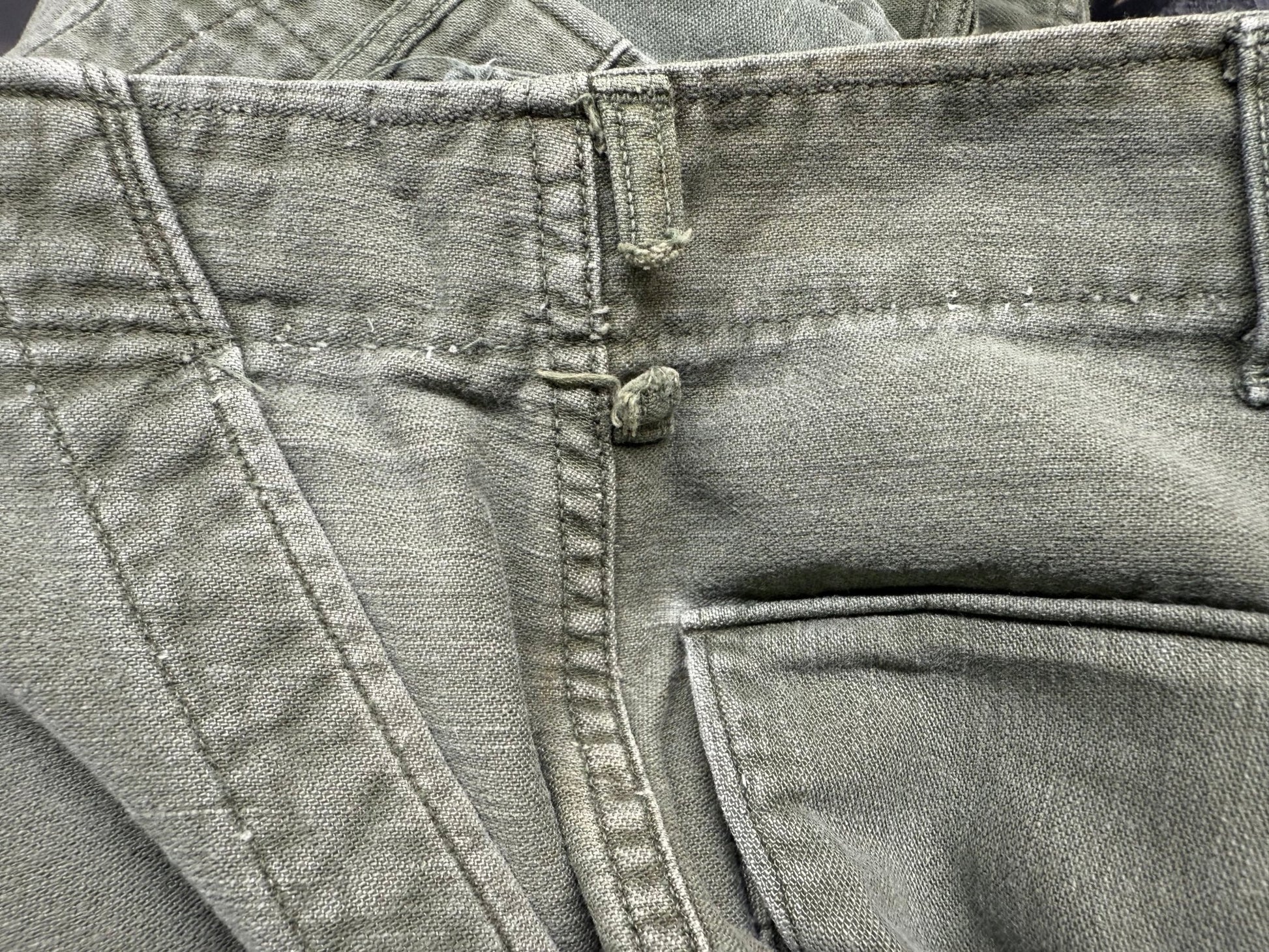 US Army Utility Trousers Sateen OG107 Vietnam Dated 1975 Size 34x33 (Broken Belt Loop) - Bateleur Militaria