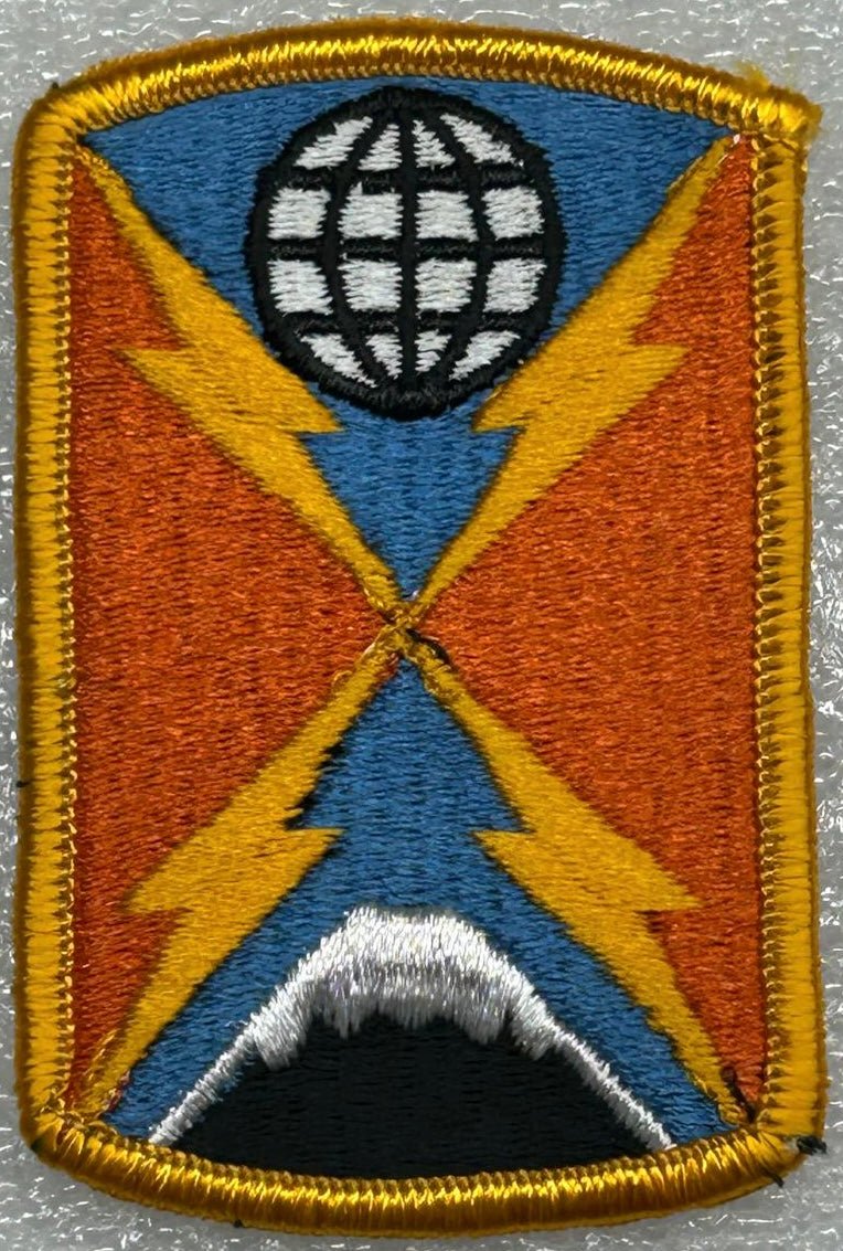 US Army 1104th Signal Brigade SSI/Patch Color Merrowed Edge - Bateleur Militaria