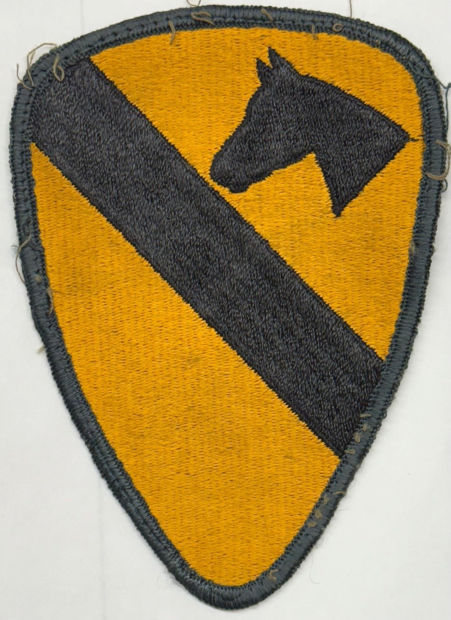 US Army 1st Cavalry Division SSI/Patch Color Cut Edge Dark Green Border - Bateleur Militaria