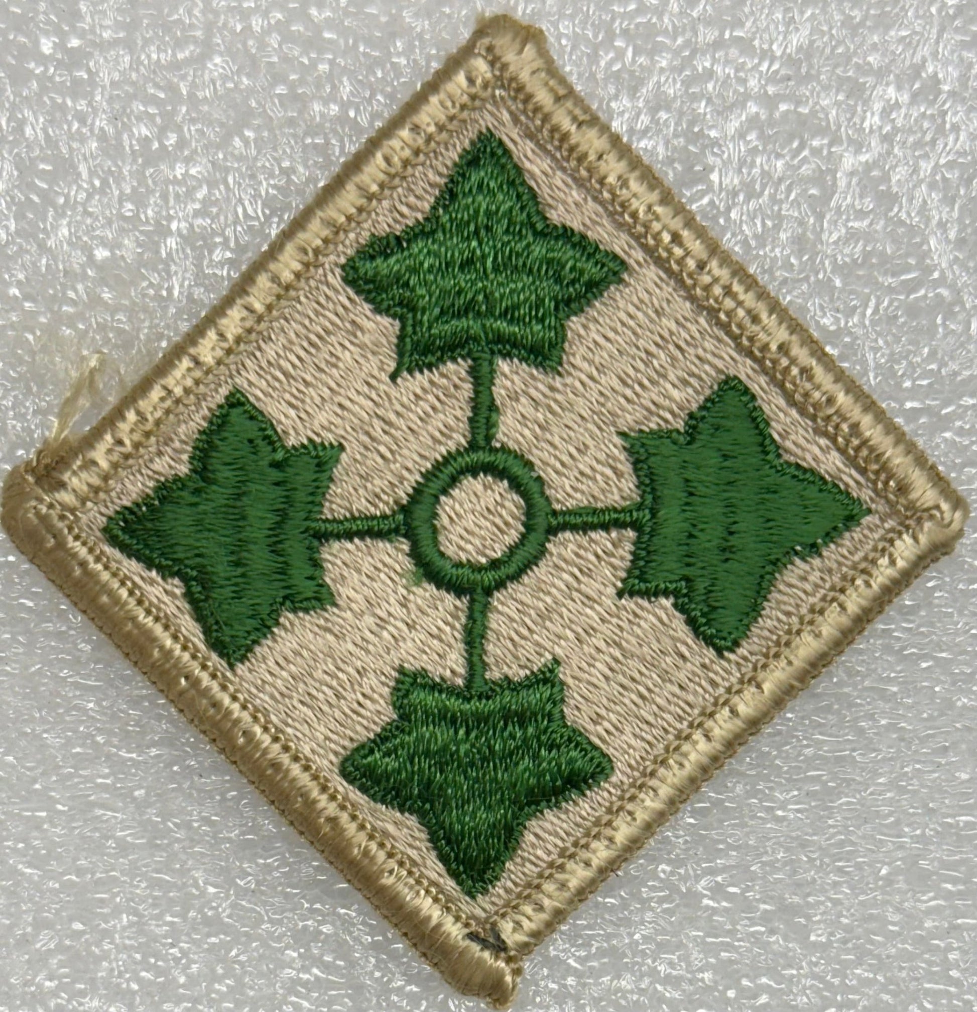 US Army 4th Infantry Division Color SSI/Patch Merrowed Edge 2nd Design (1958 - ) - Bateleur Militaria