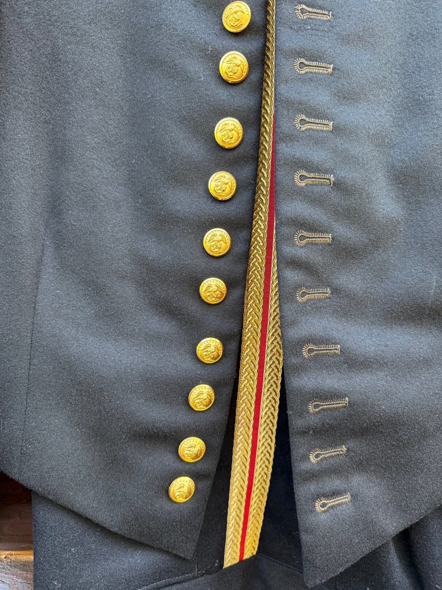 USMC Male Officer's Evening Dress Uniform with EGA's, Rank, Ribbons and Acrouments - Bateleur Militaria