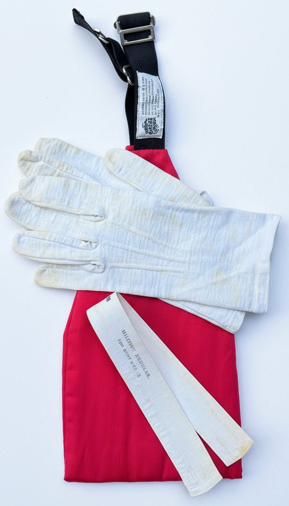 USMC Male Officer's Evening Dress Uniform with EGA's, Rank, Ribbons and Acrouments - Bateleur Militaria