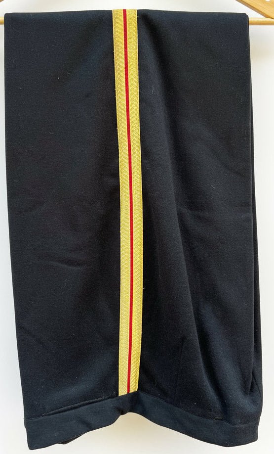 USMC Male Officer's Evening Dress Uniform with EGA's, Rank, Ribbons and Acrouments - Bateleur Militaria