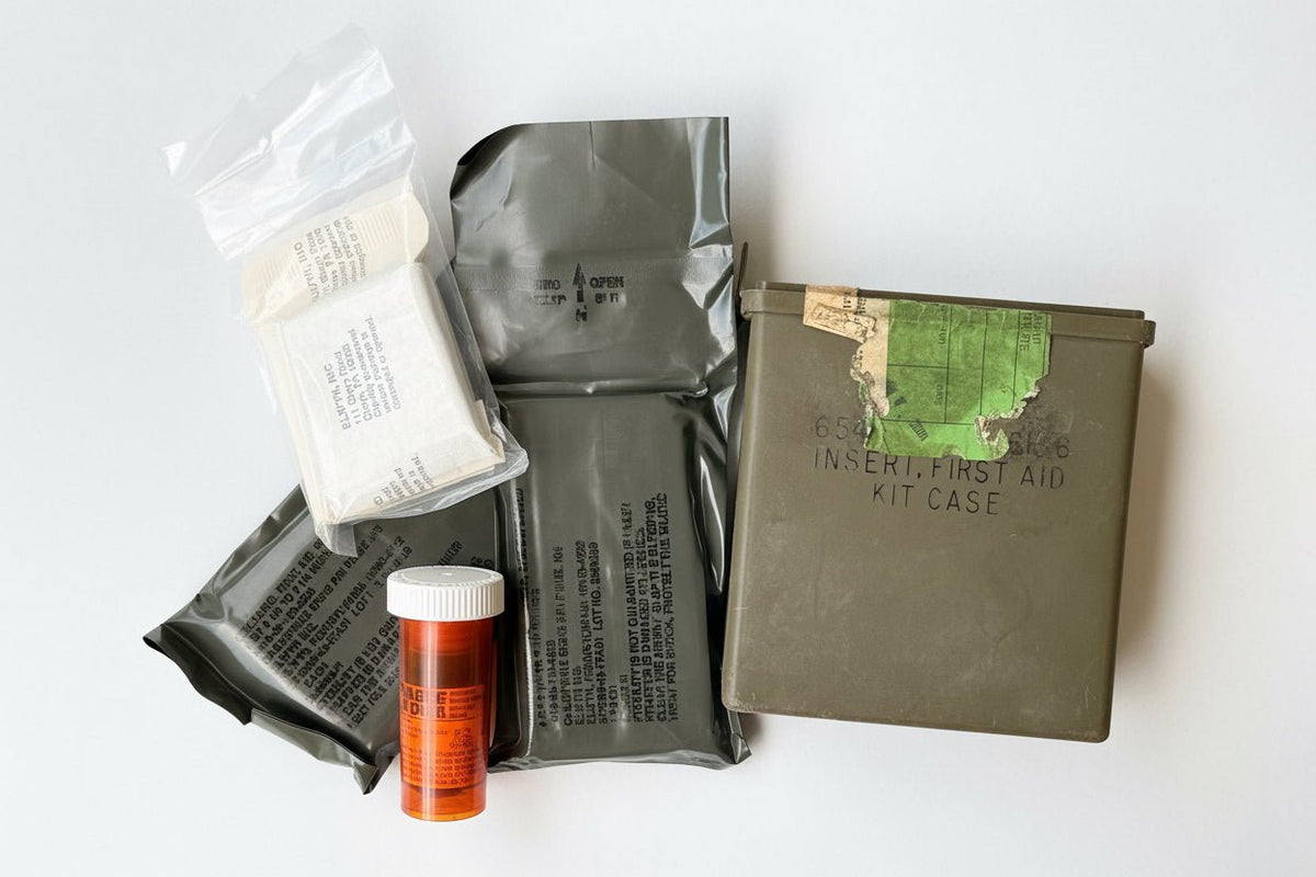 US Nylon Medical Instrument & Supply Set Case No. 8 plus Insert and Content 1976 - Bateleur Militaria