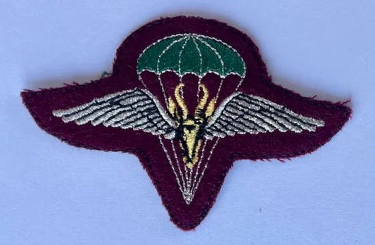 South Africa (SADF) 1 Parachute Battalion Beret Badge 2nd Type - Bateleur Militaria