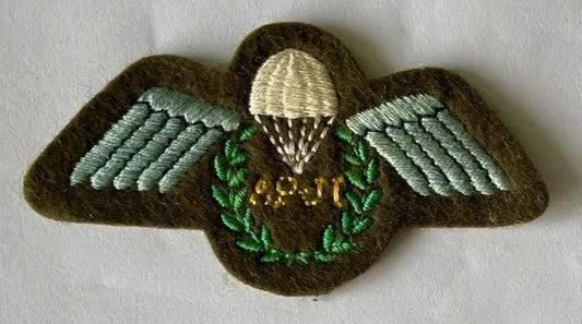 British Assistant Parachute Jump Instructor Wing (Worn by the 1st SADF paratroopers) - Bateleur Militaria