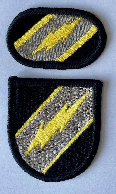 US Army Joint Special Operations Command Signals Flash & Oval - Bateleur Militaria