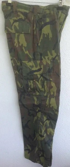 Taiwan (ROC) ERDL Camo Shirt and Trousers Size Small - Bateleur Militaria