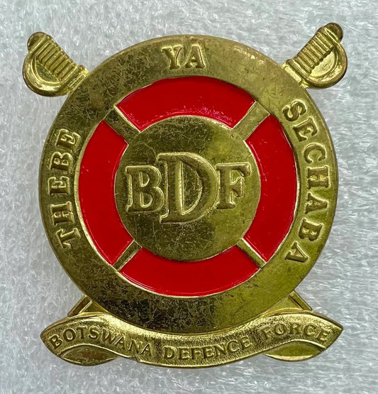 Botswana Defence Force Cap Badge Gilt - Bateleur Militaria