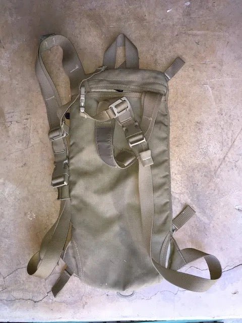 USMC Tactical 3L ILBE Hydration System Carrier WXP Coyote Camelbak - Bateleur Militaria