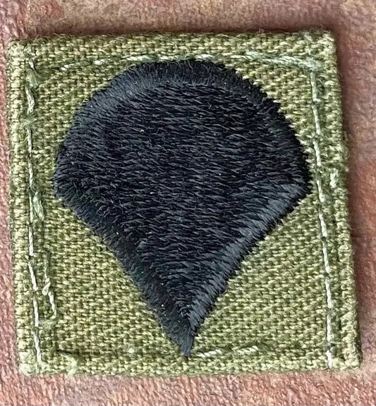 US Army Specialist Collar Chevron on OD Set - Bateleur Militaria