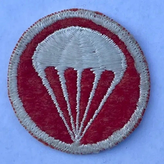 US Army Parachutist Artillery Garrison Cap Badge on Felt Cut Edge - Bateleur Militaria
