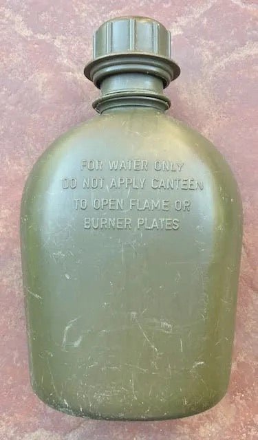 US M1961 Plastic 1 Quart Canteen Dated 1976