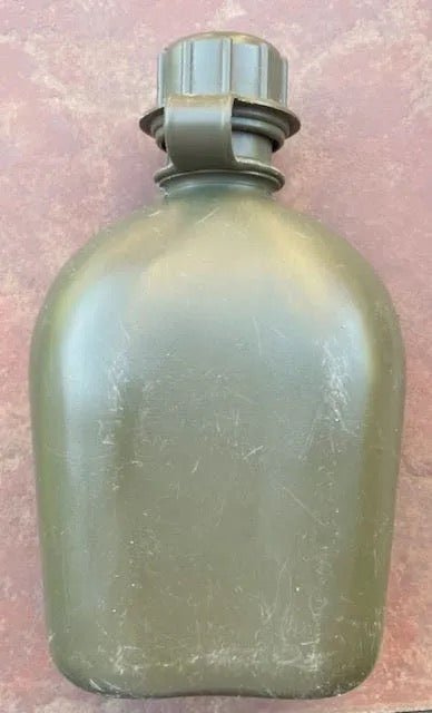 US M1961 Plastic 1 Quart Canteen Dated 1976